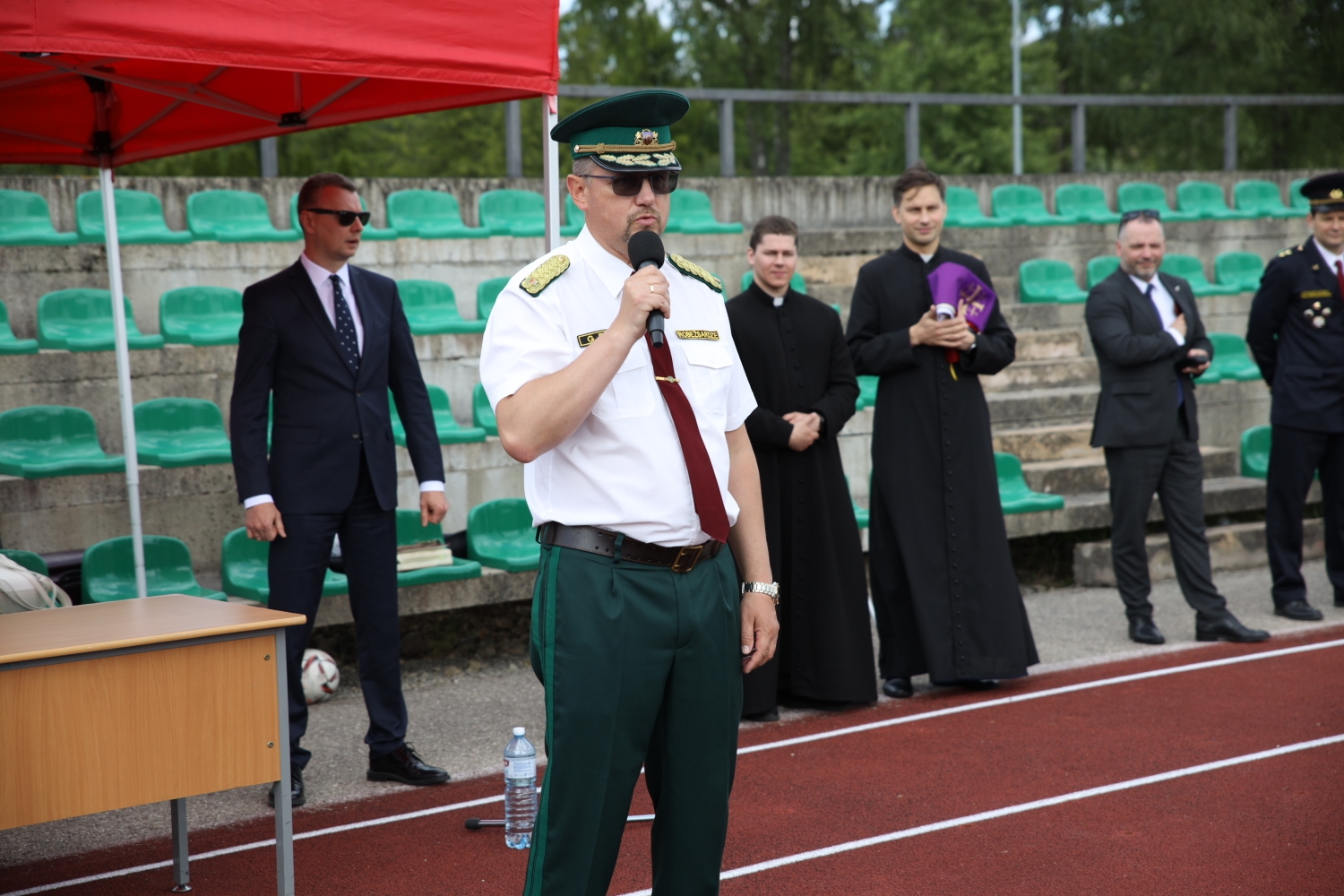 Svinīgi atklātajā Valsts robežsardzes koledžas  Profesionālās un taktiskās apmācības centra stadionā  aizvadītas Iekšlietu ministrijas atklātā čempionāta  sacensības futbolā 