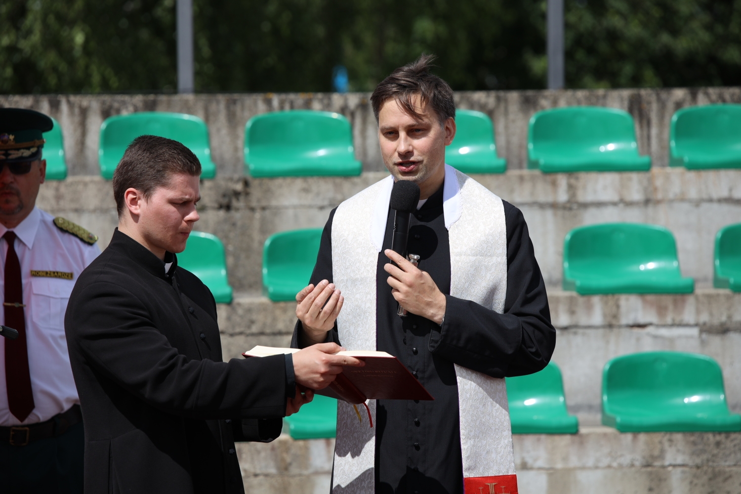 Svinīgi atklātajā Valsts robežsardzes koledžas  Profesionālās un taktiskās apmācības centra stadionā  aizvadītas Iekšlietu ministrijas atklātā čempionāta  sacensības futbolā 