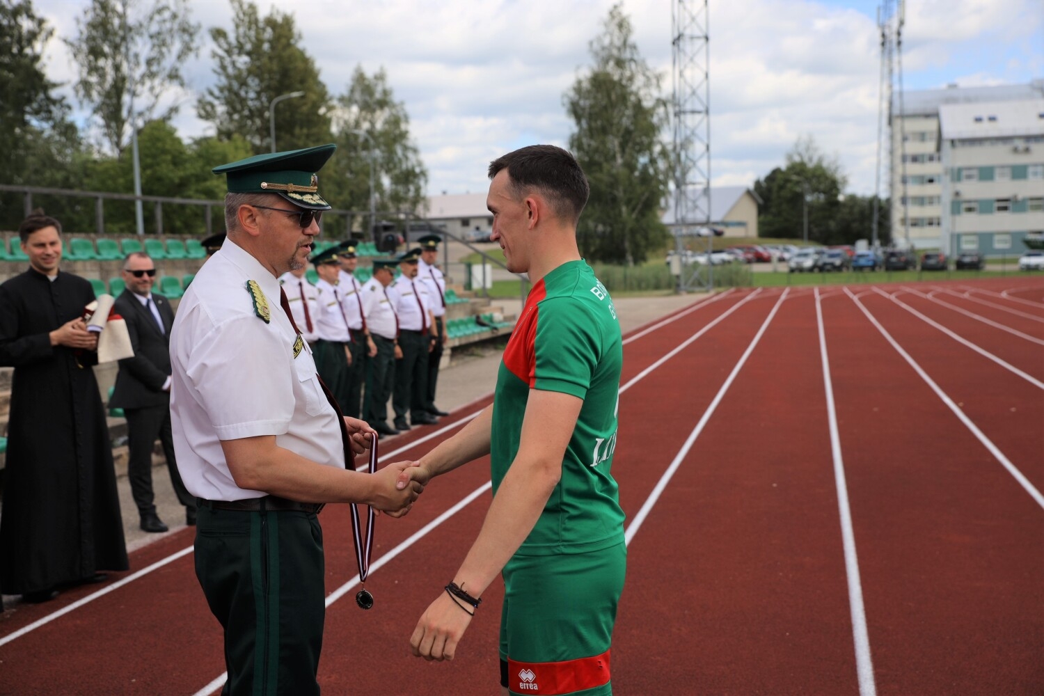 Svinīgi atklātajā Valsts robežsardzes koledžas  Profesionālās un taktiskās apmācības centra stadionā  aizvadītas Iekšlietu ministrijas atklātā čempionāta  sacensības futbolā 