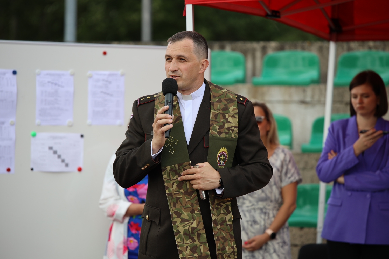 Svinīgi atklātajā Valsts robežsardzes koledžas  Profesionālās un taktiskās apmācības centra stadionā  aizvadītas Iekšlietu ministrijas atklātā čempionāta  sacensības futbolā 