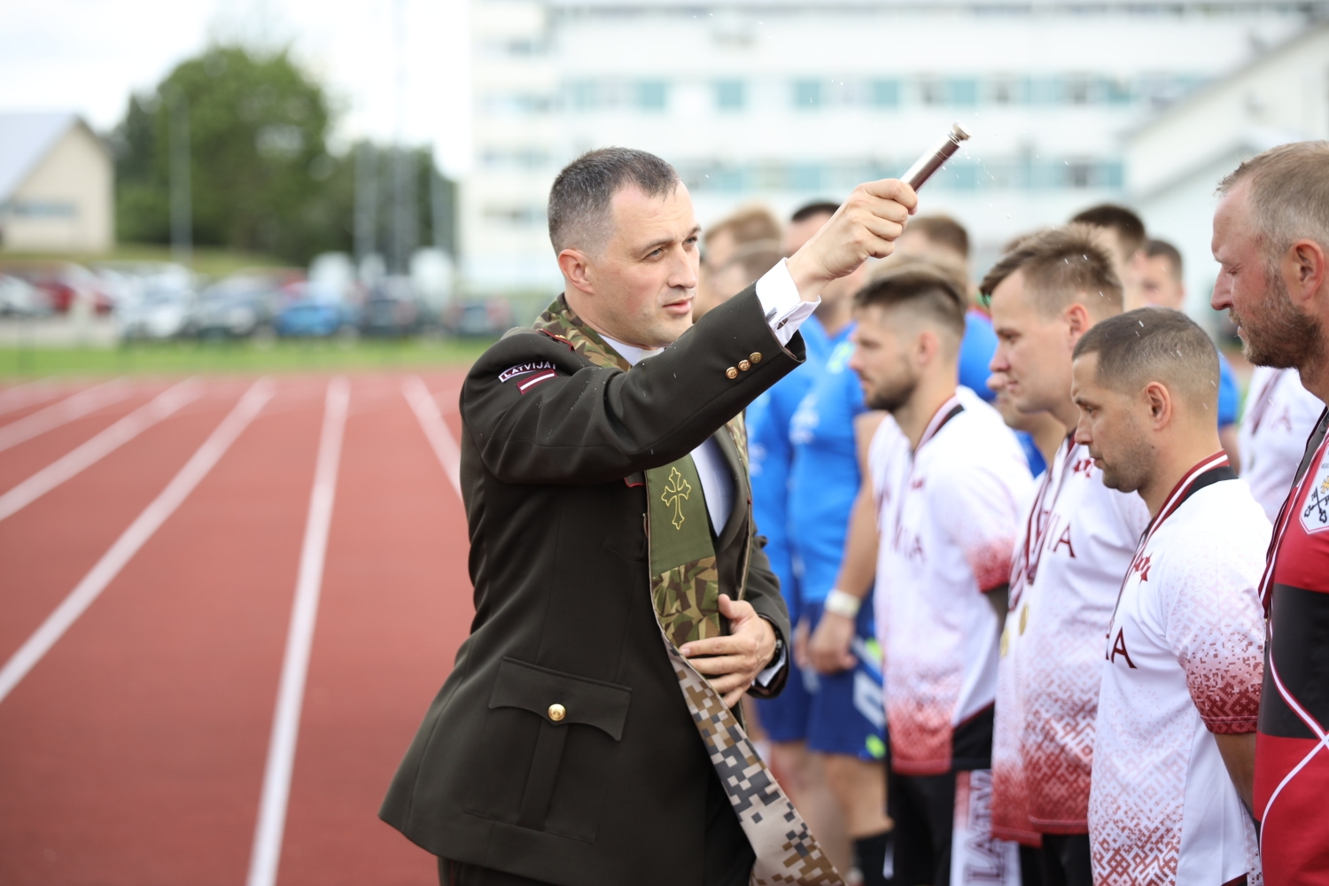 Svinīgi atklātajā Valsts robežsardzes koledžas  Profesionālās un taktiskās apmācības centra stadionā  aizvadītas Iekšlietu ministrijas atklātā čempionāta  sacensības futbolā 